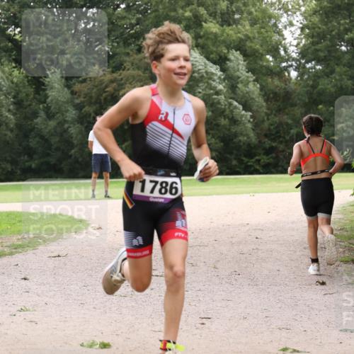 30.08.2026 - Elbe Triathlon Hamburg Antke Förster http://msf.ph/oto/10107587 30.08.2026 12:55:43 Laufen 1786 meine-sportfotos.de