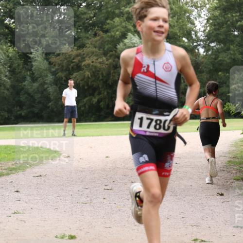 30.08.2026 - Elbe Triathlon Hamburg Antke Förster http://msf.ph/oto/10107589 30.08.2026 12:55:43 Laufen 1786 meine-sportfotos.de