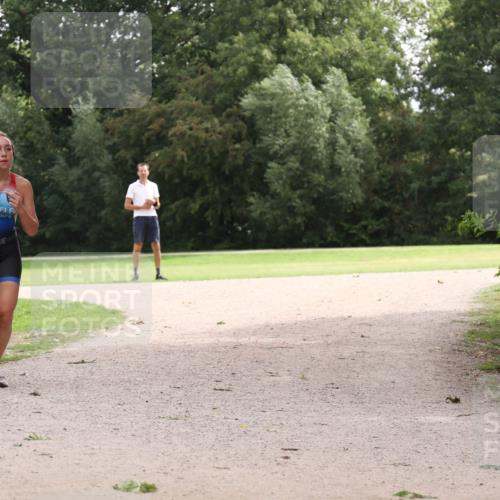 30.08.2026 - Elbe Triathlon Hamburg Antke Förster http://msf.ph/oto/10107593 30.08.2026 12:56:04 Laufen  meine-sportfotos.de
