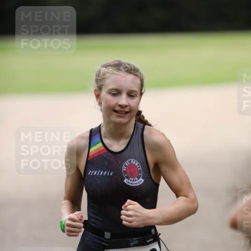 30.08.2026 - Elbe Triathlon Hamburg Antke Förster http://msf.ph/oto/10107604 30.08.2026 12:50:50 Laufen 1829 meine-sportfotos.de