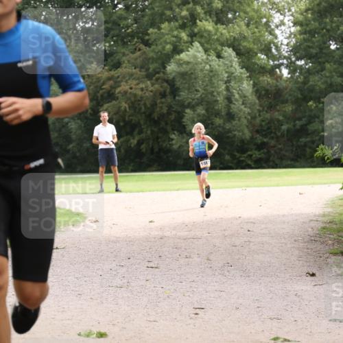 30.08.2026 - Elbe Triathlon Hamburg Antke Förster http://msf.ph/oto/10107613 30.08.2026 12:56:26 Laufen 1867 meine-sportfotos.de