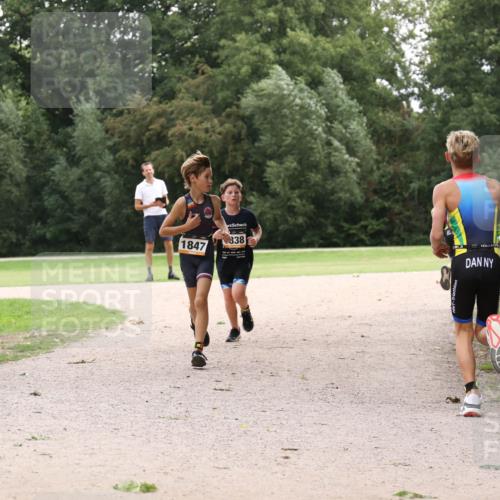 30.08.2026 - Elbe Triathlon Hamburg Antke Förster http://msf.ph/oto/10107625 30.08.2026 12:56:41 Laufen 1847, 838 meine-sportfotos.de