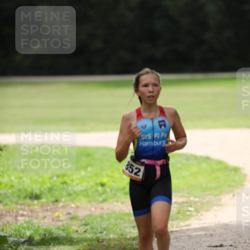 30.08.2026 - Elbe Triathlon Hamburg Antke Förster http://msf.ph/oto/10107636 30.08.2026 12:51:19 Laufen 852 meine-sportfotos.de