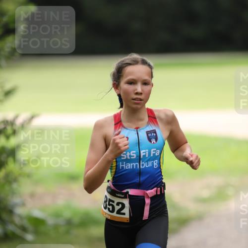 30.08.2026 - Elbe Triathlon Hamburg Antke Förster http://msf.ph/oto/10107640 30.08.2026 12:51:21 Laufen 852 meine-sportfotos.de