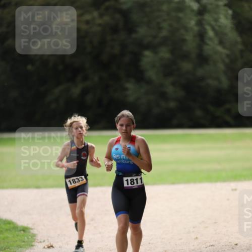 30.08.2026 - Elbe Triathlon Hamburg Antke Förster http://msf.ph/oto/10107648 30.08.2026 12:51:36 Laufen 1833, 1811 meine-sportfotos.de