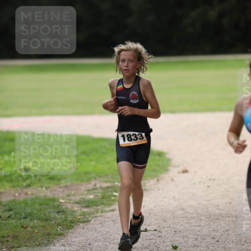 30.08.2026 - Elbe Triathlon Hamburg Antke Förster http://msf.ph/oto/10107654 30.08.2026 12:51:38 Laufen 1833 meine-sportfotos.de