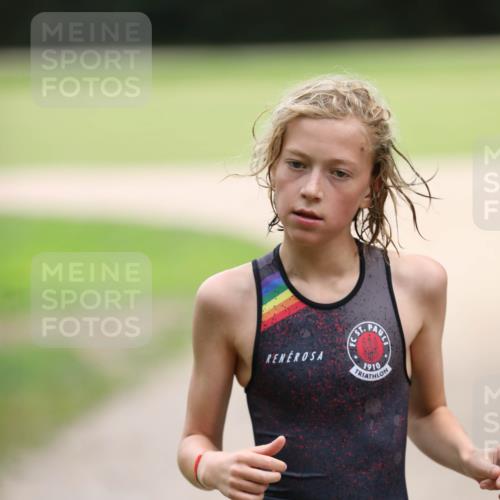 30.08.2026 - Elbe Triathlon Hamburg Antke Förster http://msf.ph/oto/10107662 30.08.2026 12:51:41 Laufen 1910, 1833 meine-sportfotos.de