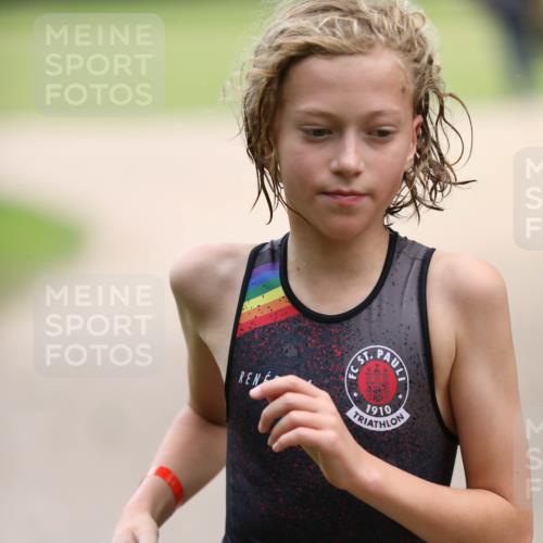 30.08.2026 - Elbe Triathlon Hamburg Antke Förster http://msf.ph/oto/10107664 30.08.2026 12:51:41 Laufen 1910, 1833 meine-sportfotos.de