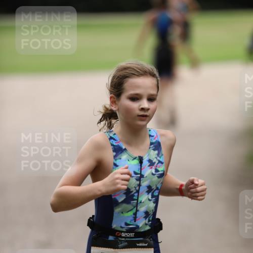 30.08.2026 - Elbe Triathlon Hamburg Antke Förster http://msf.ph/oto/10107692 30.08.2026 12:52:00 Laufen 1864 meine-sportfotos.de