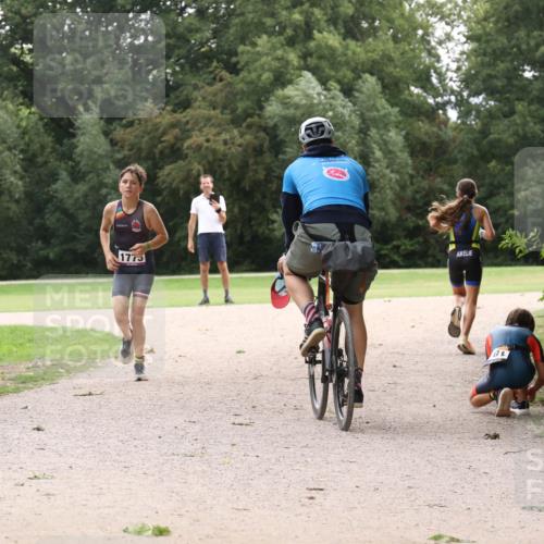 30.08.2026 - Elbe Triathlon Hamburg Antke Förster http://msf.ph/oto/10107711 30.08.2026 12:58:29 Laufen 1775 meine-sportfotos.de