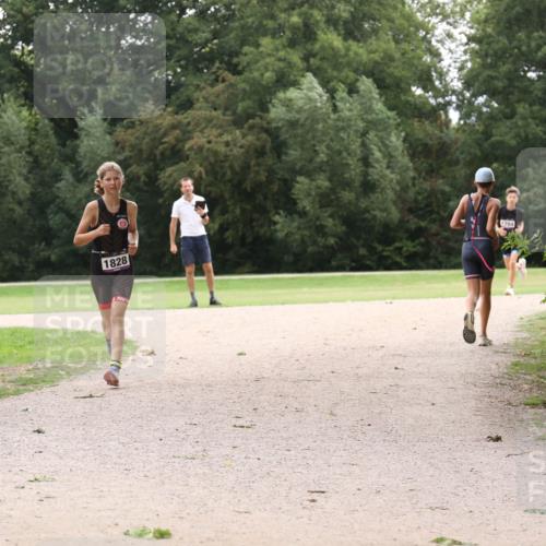 30.08.2026 - Elbe Triathlon Hamburg Antke Förster http://msf.ph/oto/10107723 30.08.2026 12:58:43 Laufen 1828, 1784 meine-sportfotos.de