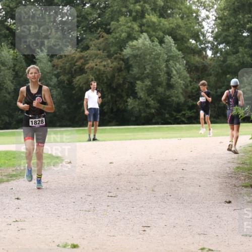 30.08.2026 - Elbe Triathlon Hamburg Antke Förster http://msf.ph/oto/10107725 30.08.2026 12:58:43 Laufen 1828, 1784 meine-sportfotos.de