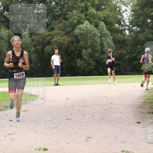 30.08.2026 - Elbe Triathlon Hamburg Antke Förster http://msf.ph/oto/10107727 30.08.2026 12:58:44 Laufen 1828, 1784 meine-sportfotos.de