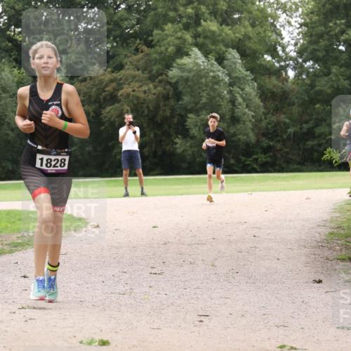 30.08.2026 - Elbe Triathlon Hamburg Antke Förster http://msf.ph/oto/10107729 30.08.2026 12:58:45 Laufen 1828 meine-sportfotos.de
