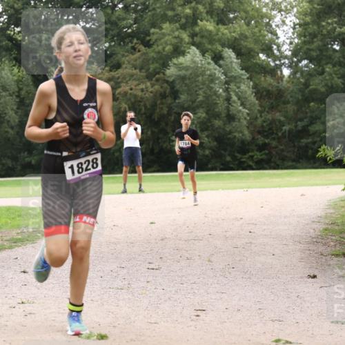 30.08.2026 - Elbe Triathlon Hamburg Antke Förster http://msf.ph/oto/10107731 30.08.2026 12:58:45 Laufen 1828, 1784 meine-sportfotos.de