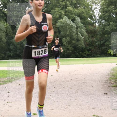 30.08.2026 - Elbe Triathlon Hamburg Antke Förster http://msf.ph/oto/10107733 30.08.2026 12:58:46 Laufen 1828, 1784 meine-sportfotos.de