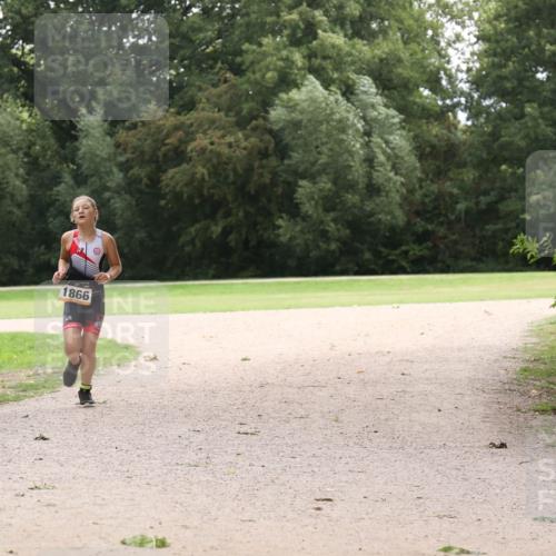 30.08.2026 - Elbe Triathlon Hamburg Antke Förster http://msf.ph/oto/10107779 30.08.2026 13:01:38 Laufen 1866 meine-sportfotos.de