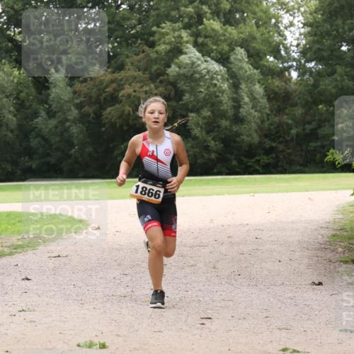 30.08.2026 - Elbe Triathlon Hamburg Antke Förster http://msf.ph/oto/10107783 30.08.2026 13:01:40 Laufen 1866 meine-sportfotos.de
