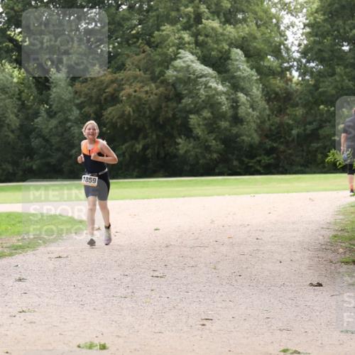 30.08.2026 - Elbe Triathlon Hamburg Antke Förster http://msf.ph/oto/10107801 30.08.2026 13:02:17 Laufen 1859 meine-sportfotos.de