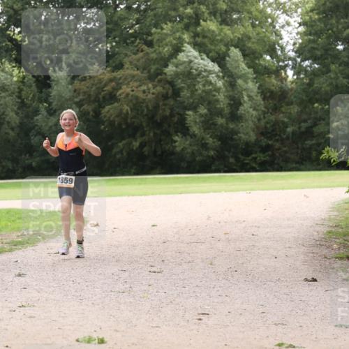 30.08.2026 - Elbe Triathlon Hamburg Antke Förster http://msf.ph/oto/10107803 30.08.2026 13:02:18 Laufen 1859 meine-sportfotos.de
