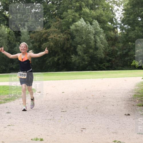 30.08.2026 - Elbe Triathlon Hamburg Antke Förster http://msf.ph/oto/10107805 30.08.2026 13:02:19 Laufen 1859 meine-sportfotos.de
