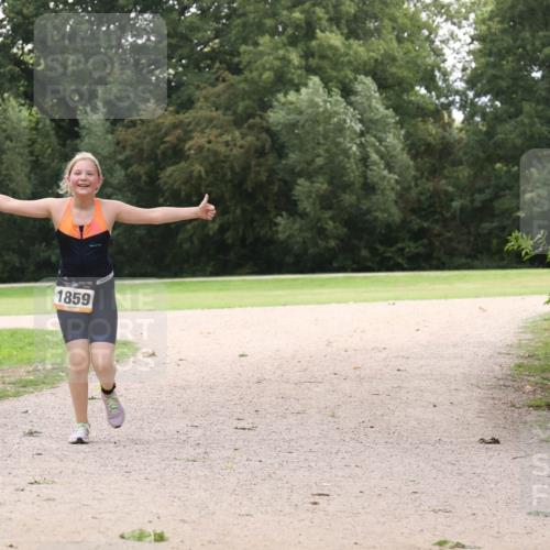 30.08.2026 - Elbe Triathlon Hamburg Antke Förster http://msf.ph/oto/10107807 30.08.2026 13:02:20 Laufen 1859 meine-sportfotos.de