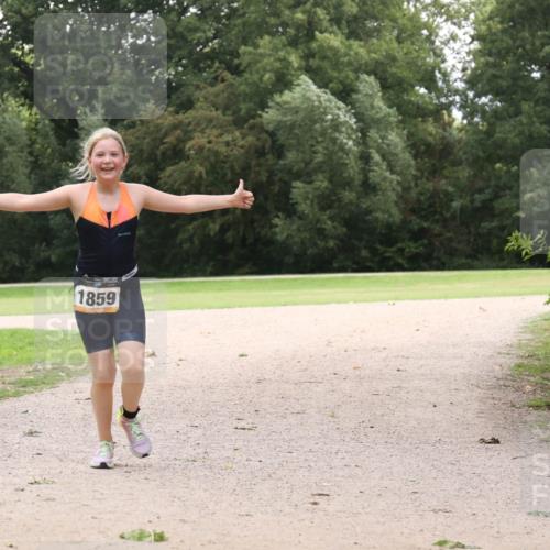 30.08.2026 - Elbe Triathlon Hamburg Antke Förster http://msf.ph/oto/10107809 30.08.2026 13:02:21 Laufen 1859 meine-sportfotos.de