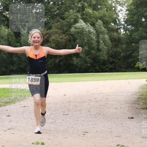 30.08.2026 - Elbe Triathlon Hamburg Antke Förster http://msf.ph/oto/10107811 30.08.2026 13:02:21 Laufen 1859 meine-sportfotos.de