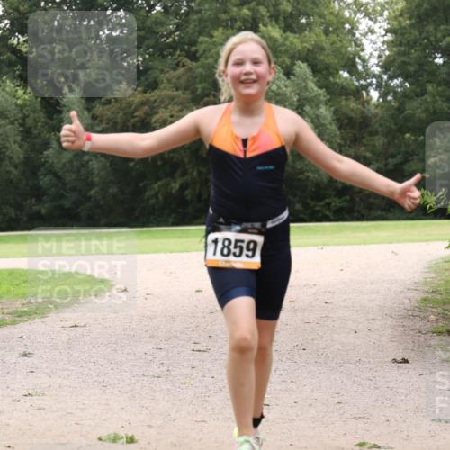 30.08.2026 - Elbe Triathlon Hamburg Antke Förster http://msf.ph/oto/10107815 30.08.2026 13:02:22 Laufen 1859 meine-sportfotos.de
