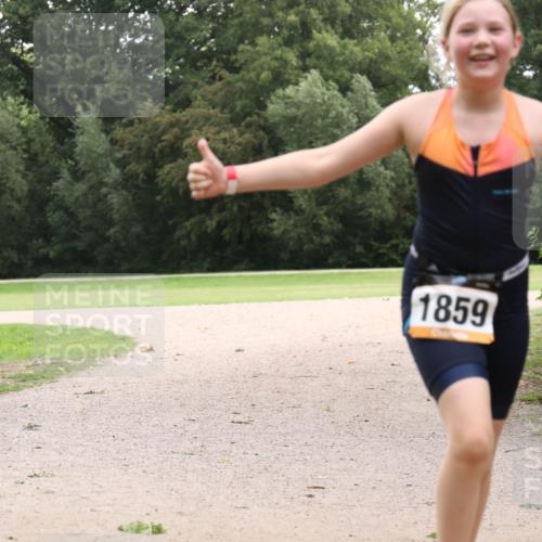 30.08.2026 - Elbe Triathlon Hamburg Antke Förster http://msf.ph/oto/10107817 30.08.2026 13:02:23 Laufen 1859 meine-sportfotos.de