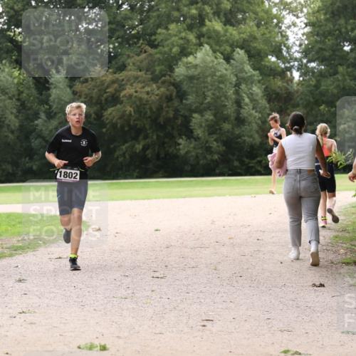 30.08.2026 - Elbe Triathlon Hamburg Antke Förster http://msf.ph/oto/10107823 30.08.2026 13:02:36 Laufen 1802 meine-sportfotos.de
