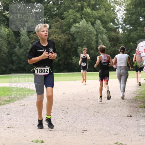 30.08.2026 - Elbe Triathlon Hamburg Antke Förster http://msf.ph/oto/10107827 30.08.2026 13:02:38 Laufen 1802, 1801 meine-sportfotos.de