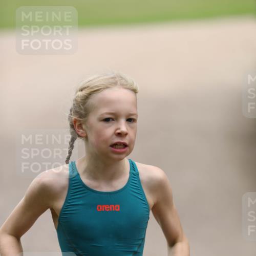 30.08.2026 - Elbe Triathlon Hamburg Antke Förster http://msf.ph/oto/10107830 30.08.2026 12:53:52 Laufen 1871 meine-sportfotos.de
