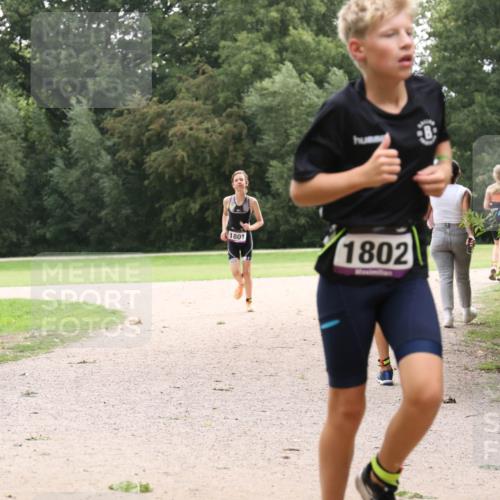 30.08.2026 - Elbe Triathlon Hamburg Antke Förster http://msf.ph/oto/10107831 30.08.2026 13:02:39 Laufen 1801, 1802 meine-sportfotos.de