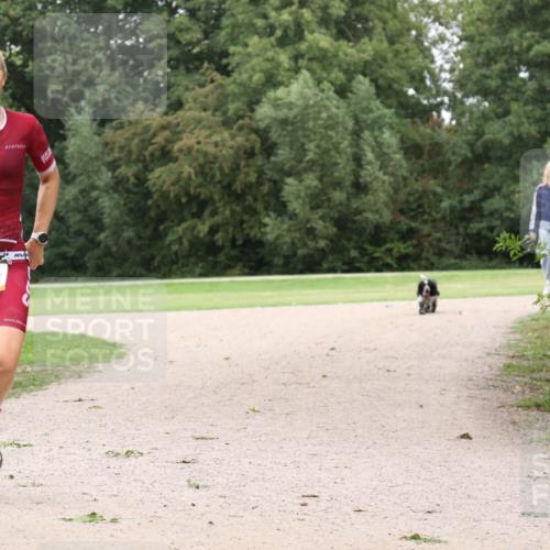 30.08.2026 - Elbe Triathlon Hamburg Antke Förster http://msf.ph/oto/10107853 30.08.2026 14:23:03 Laufen 1561 meine-sportfotos.de