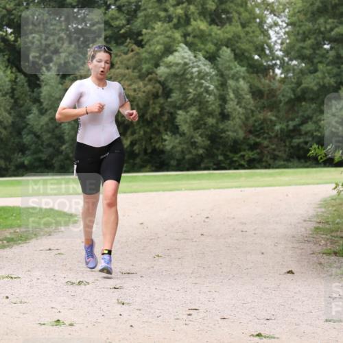 30.08.2026 - Elbe Triathlon Hamburg Antke Förster http://msf.ph/oto/10107889 30.08.2026 14:24:12 Laufen  meine-sportfotos.de