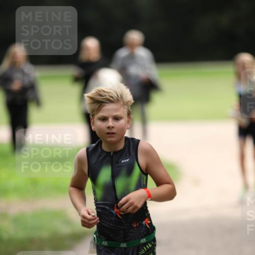 30.08.2026 - Elbe Triathlon Hamburg Antke Förster http://msf.ph/oto/10107890 30.08.2026 12:54:28 Laufen 7001 meine-sportfotos.de