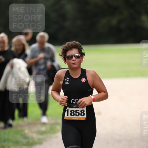 30.08.2026 - Elbe Triathlon Hamburg Antke Förster http://msf.ph/oto/10107904 30.08.2026 12:54:34 Laufen 1858 meine-sportfotos.de
