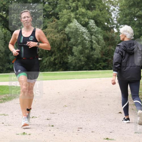 30.08.2026 - Elbe Triathlon Hamburg Antke Förster http://msf.ph/oto/10107913 30.08.2026 14:25:07 Laufen 96, 104 meine-sportfotos.de