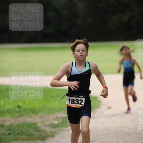 30.08.2026 - Elbe Triathlon Hamburg Antke Förster http://msf.ph/oto/10107934 30.08.2026 12:54:54 Laufen 1832 meine-sportfotos.de