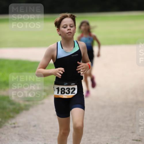 30.08.2026 - Elbe Triathlon Hamburg Antke Förster http://msf.ph/oto/10107936 30.08.2026 12:54:54 Laufen 1832 meine-sportfotos.de