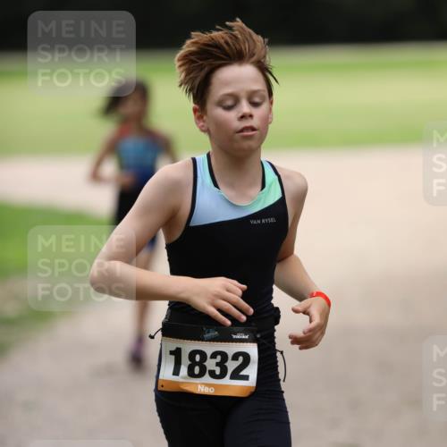 30.08.2026 - Elbe Triathlon Hamburg Antke Förster http://msf.ph/oto/10107940 30.08.2026 12:54:55 Laufen 1832 meine-sportfotos.de