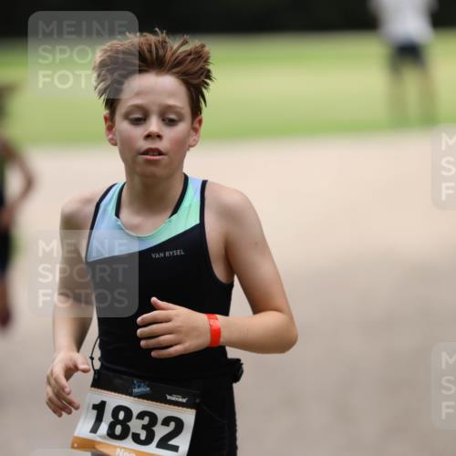 30.08.2026 - Elbe Triathlon Hamburg Antke Förster http://msf.ph/oto/10107942 30.08.2026 12:54:55 Laufen 1832 meine-sportfotos.de