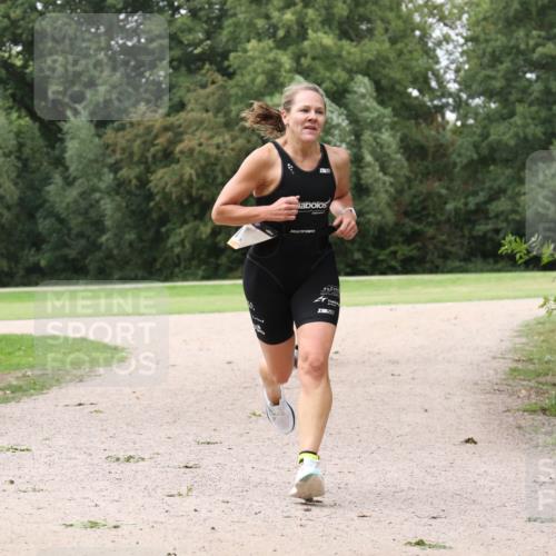 30.08.2026 - Elbe Triathlon Hamburg Antke Förster http://msf.ph/oto/10107965 30.08.2026 14:26:14 Laufen 2330, 238, 20 meine-sportfotos.de