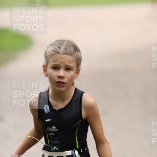 30.08.2026 - Elbe Triathlon Hamburg Antke Förster http://msf.ph/oto/10107986 30.08.2026 12:55:38 Laufen 1865 meine-sportfotos.de