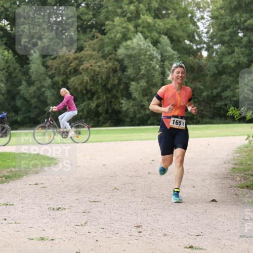 30.08.2026 - Elbe Triathlon Hamburg Antke Förster http://msf.ph/oto/10107999 30.08.2026 14:27:28 Laufen 1651 meine-sportfotos.de