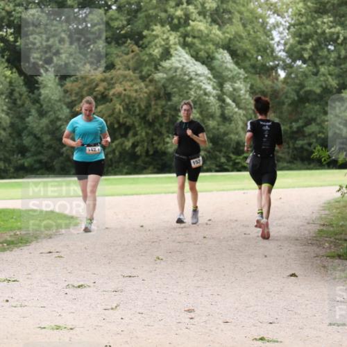 30.08.2026 - Elbe Triathlon Hamburg Antke Förster http://msf.ph/oto/10108109 30.08.2026 14:29:43 Laufen 1421, 153 meine-sportfotos.de