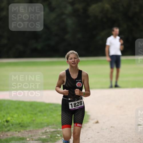 30.08.2026 - Elbe Triathlon Hamburg Antke Förster http://msf.ph/oto/10108128 30.08.2026 12:58:43 Laufen 1828 meine-sportfotos.de