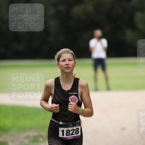 30.08.2026 - Elbe Triathlon Hamburg Antke Förster http://msf.ph/oto/10108132 30.08.2026 12:58:45 Laufen 1828 meine-sportfotos.de