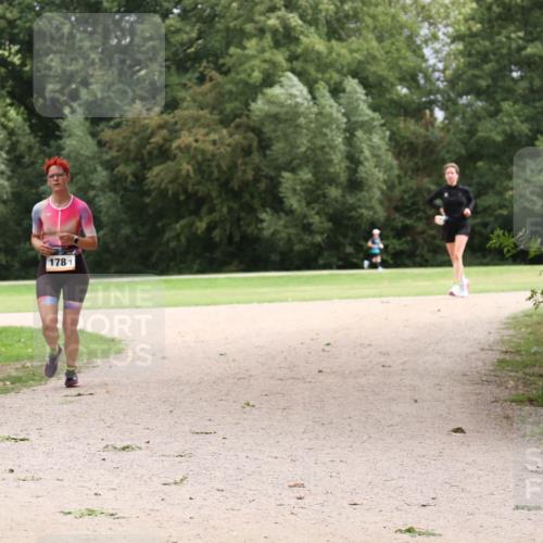 30.08.2026 - Elbe Triathlon Hamburg Antke Förster http://msf.ph/oto/10108197 30.08.2026 14:30:55 Laufen 1781 meine-sportfotos.de